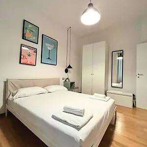 Welcomee Isola , Milano Italia